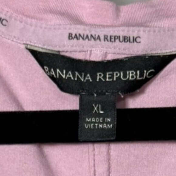 Banana Republic Pink Cuffed Sleeve V-Neck T-Shirt – Relaxed Fit & Everyday Chic - Picture 3 of 5